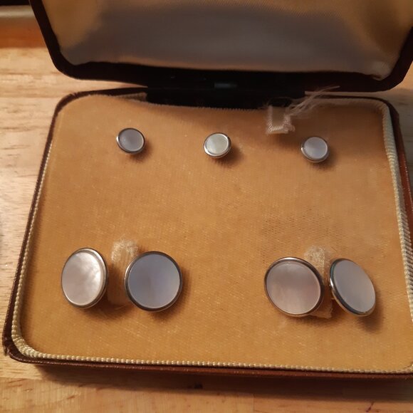 1930/40s Dolan & Bullock Art Deco Gold Filled MOP Cuff Link and Stud Set - Picture 10 of 16